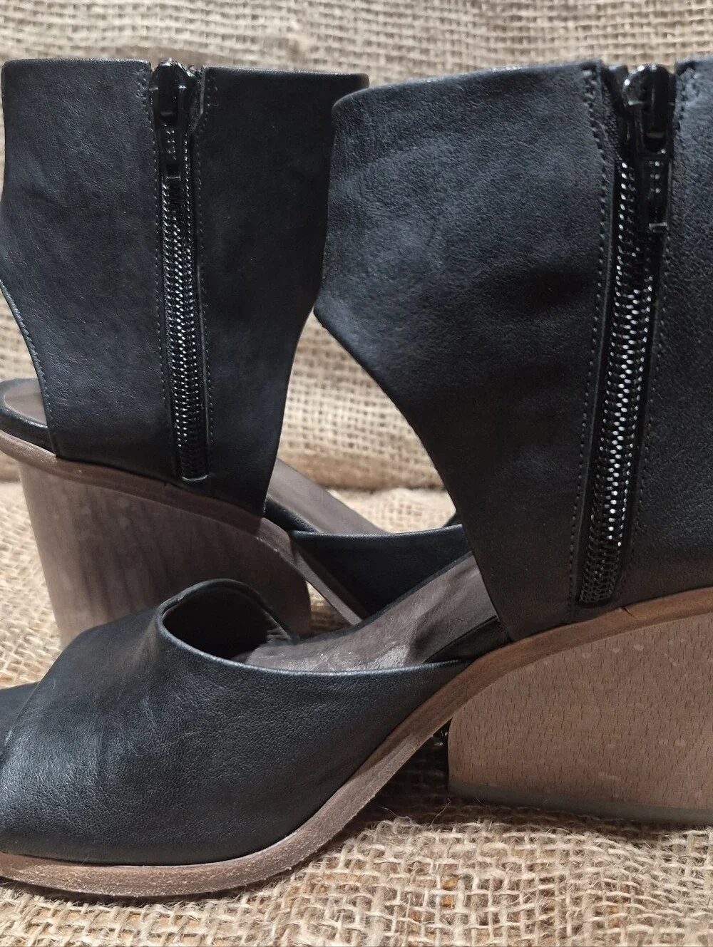 COCLICO Black Leather Aster Chunky Heel  Sandals with Ankle Cuff 36.5